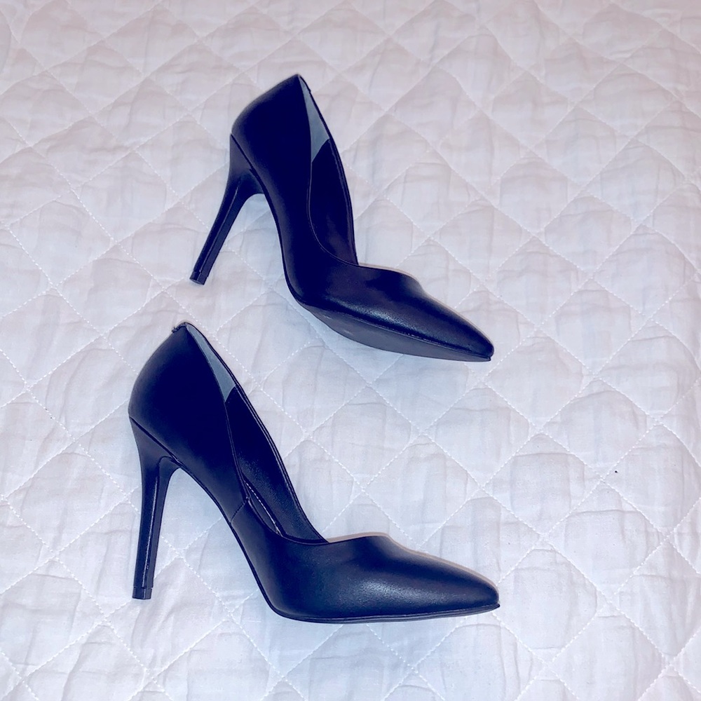 WORN ONCE Black Leather Pumps